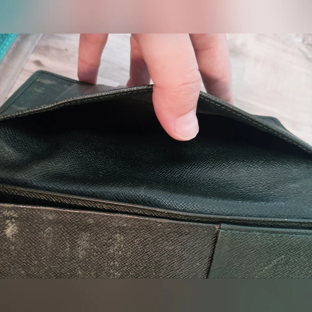 Authentic Louis Vuitton, Green Taiga Long Wallet